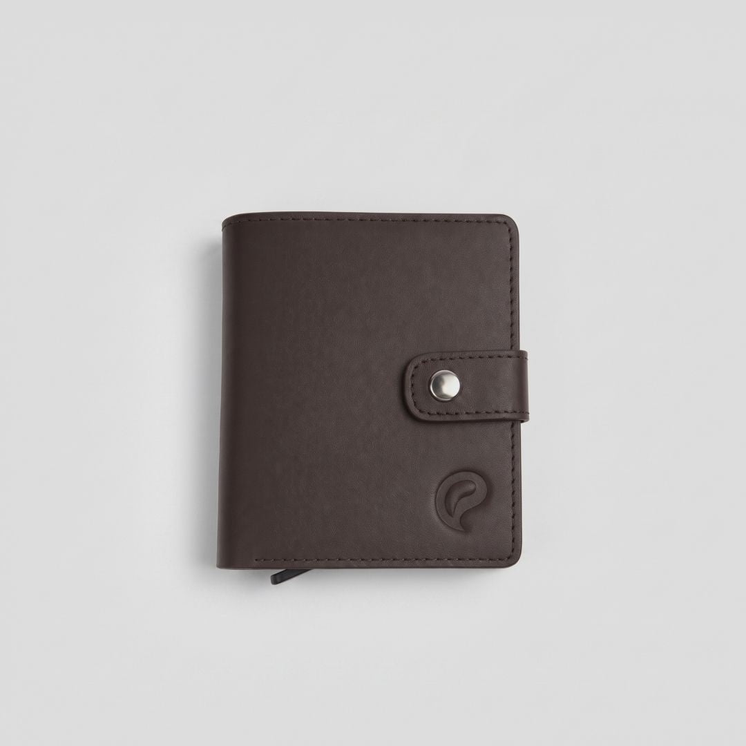 The Cardholder Snap Wallet | Full Grain Leather | Pull-Out Card Holder