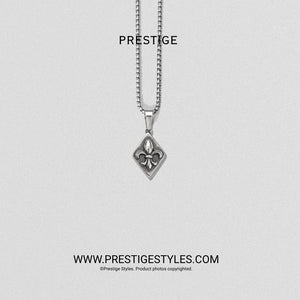 Stefáni Silver Pendant With Chain